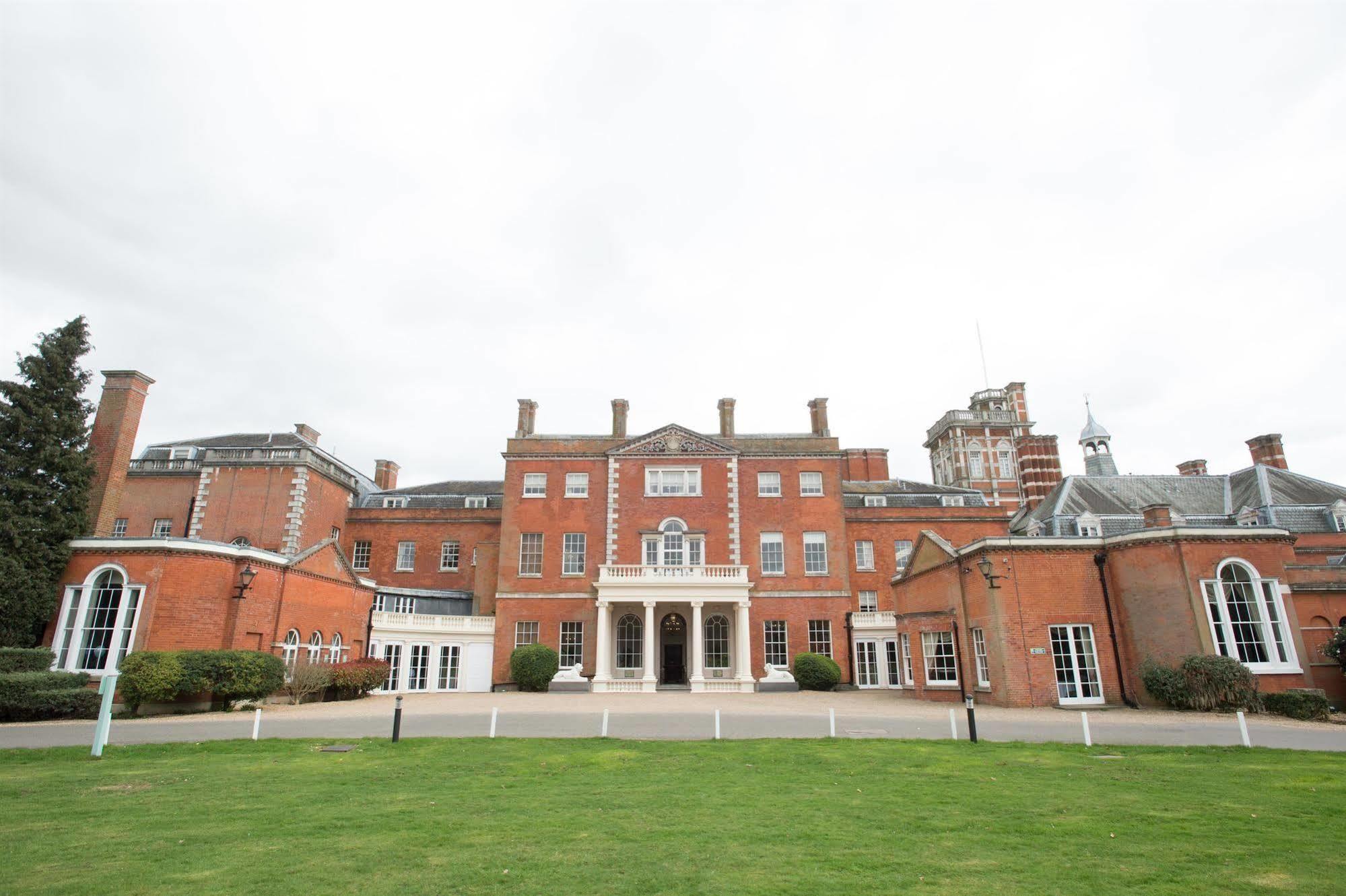 Hotel Theobalds Estate à Waltham Cross Extérieur photo