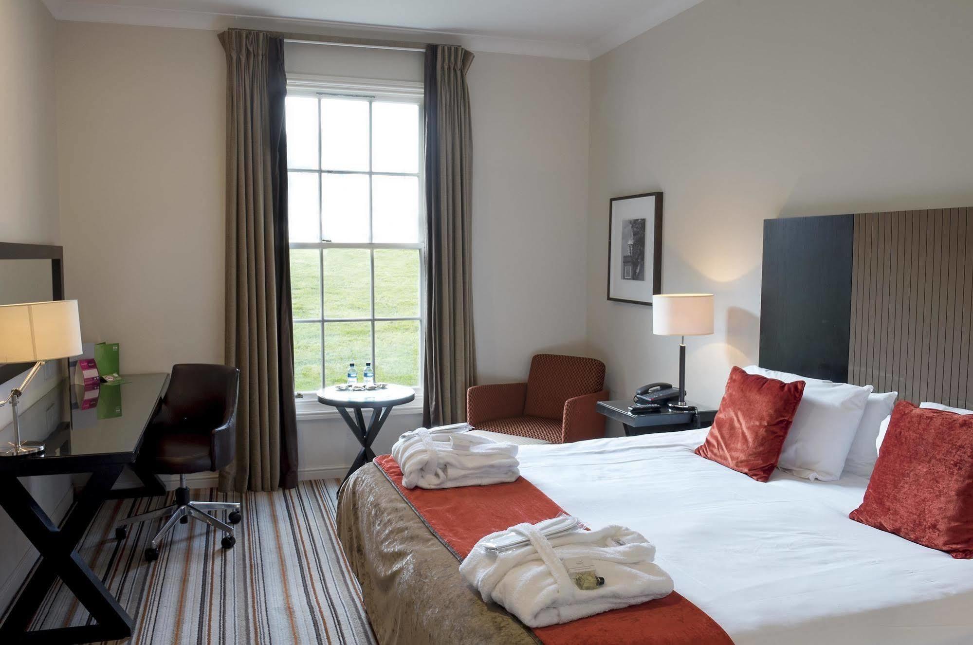 Hotel Theobalds Estate à Waltham Cross Extérieur photo