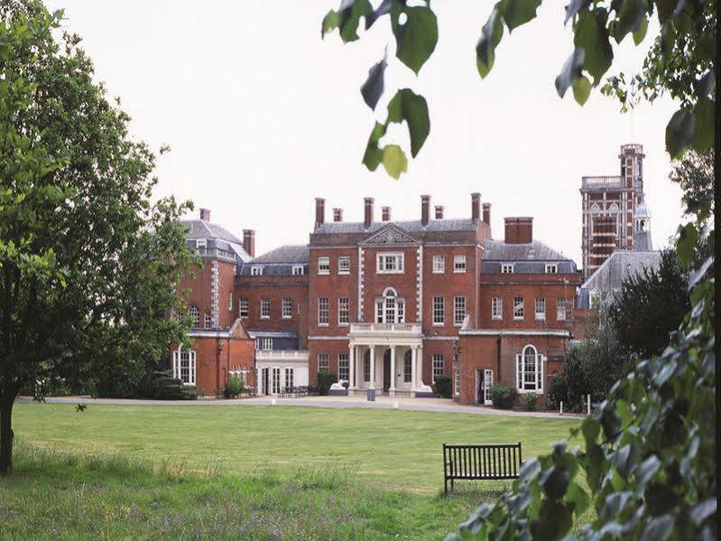 Hotel Theobalds Estate à Waltham Cross Extérieur photo